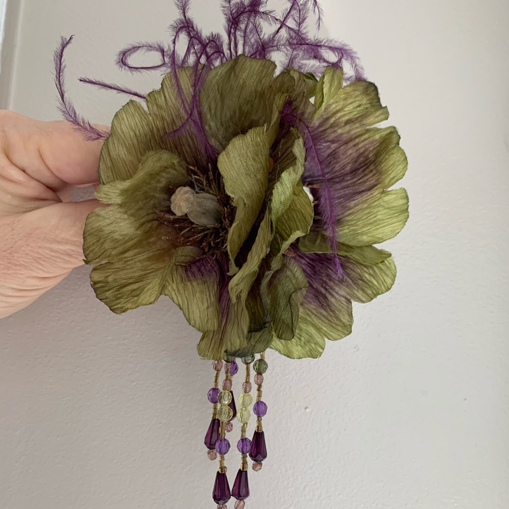 Fancy beaded flower hair clip.